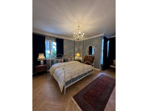 Tirane, shitet apartament 2+1+Ballkon Kati 3, 160 m² 650.000 € (Air Albania)