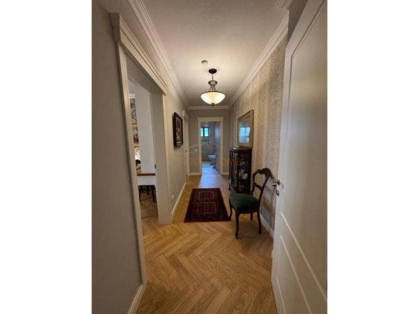 Tirane, shitet apartament 2+1+Ballkon Kati 3, 160 m² 650.000 € (Air Albania)