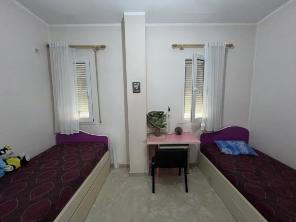Tirane, shitet apartament 2+1+Ballkon , 91 m² 175.000 € (Pran Hipotekes)