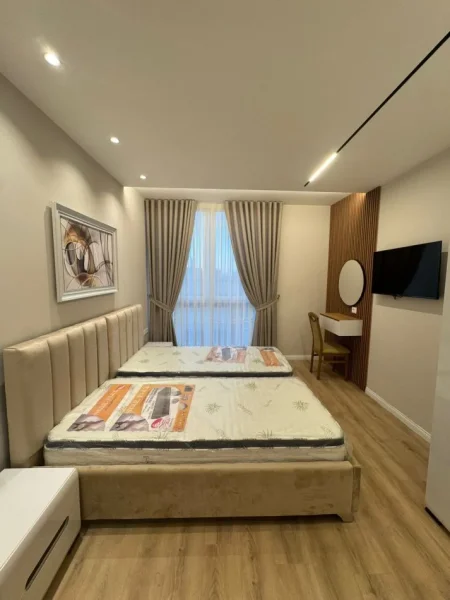 Tirane, jepet me qera apartament 2+1+Ballkon Kati 2, 118 m² 1.300 € (Rruga e Barikadave)