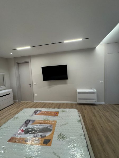Tirane, jepet me qera apartament 2+1+Ballkon Kati 2, 118 m² 1.300 € (Rruga e Barikadave)