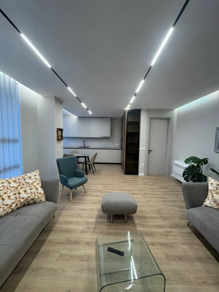 Tirane, jepet me qera apartament 2+1+Ballkon Kati 2, 118 m² 1.300 € (Rruga e Barikadave)