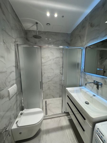 Tirane, jepet me qera apartament 2+1+Ballkon Kati 2, 118 m² 1.300 € (Rruga e Barikadave)