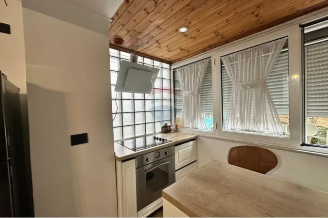 Tirane, jepet me qera apartament 1+1 , 60 m² 650 € (Blloku, Kinema Agimi)