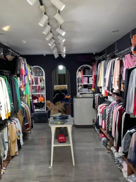 Tirane, shitet dyqan Kati 0, 45 m² (RRUGA MUHAMET GJOLLESHA AFER VASIL SHANTO)