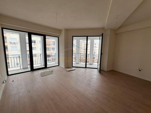 Tirane, shitet Kati 7, 114 m² 159.740 € (UNAZA E RE)
