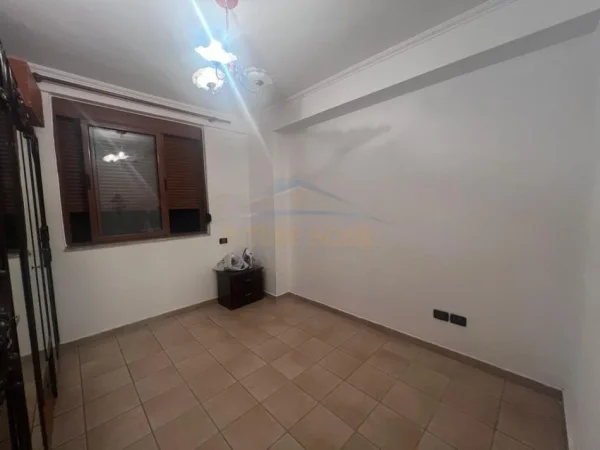Tirane, shitet Kati 7, 64 m² 186.000 € (ISH EKSPOZITA)