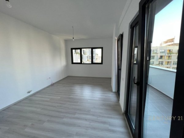 Tirane, jepet me qera zyre Kati 8, 120 m² 800 € (Square 21)