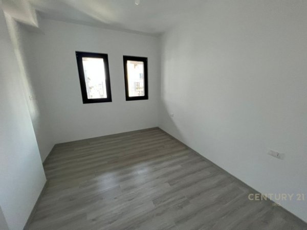 Tirane, jepet me qera zyre Kati 8, 120 m² 800 € (Square 21)