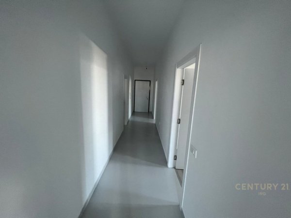 Tirane, jepet me qera zyre Kati 8, 120 m² 800 € (Square 21)