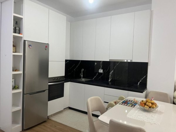 Tirane, jepet me qera apartament 1+1 Kati 2, 55 m² 460 € (Ali Demi/Rezidenca Kaimi)