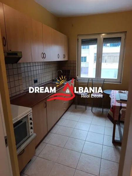 Tirane, jepet me qera ambjent biznesi , 90 m² 800 € (Rruga e Kavajes)