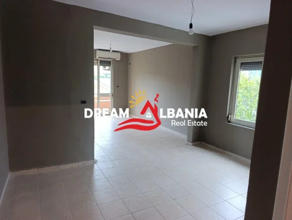 Tirane, jepet me qera ambjent biznesi , 90 m² 800 € (Rruga e Kavajes)