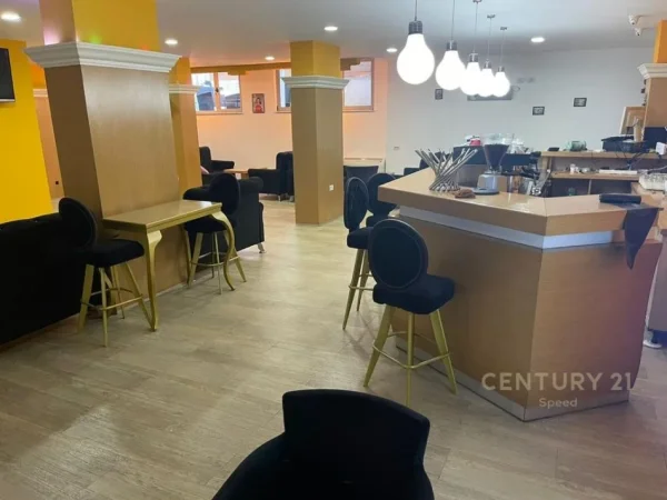 Tirane, shitet ambjent biznesi Kati 0, 221 m² 275.000 € (pazari i ri)