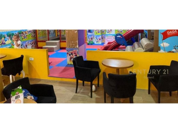 Tirane, shitet ambjent biznesi Kati 0, 221 m² 275.000 € (pazari i ri)