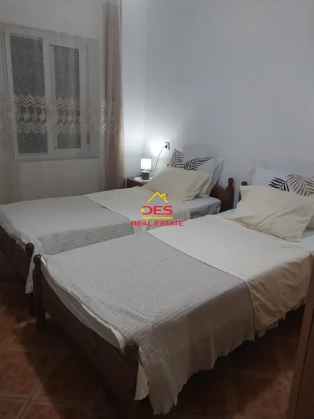 Vlore, jepet me qera apartament 1+1+Ballkon Kati 1, 70 m² 300 € (Rruga Fejzo Mema)