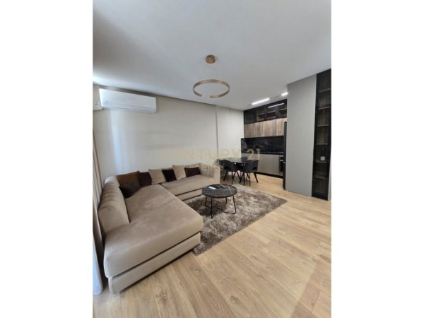 Tirane, jepet me qera apartament 1+1 Kati 2, 74 m² 650 € (ish Stacioni i Trenit)