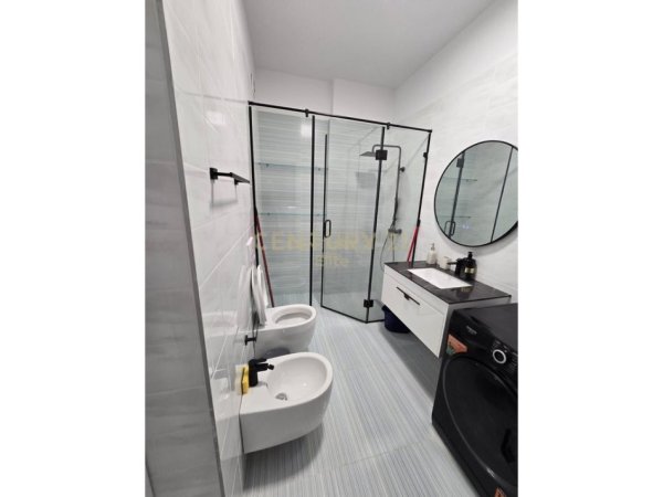 Tirane, jepet me qera apartament 1+1 Kati 2, 74 m² 650 € (ish Stacioni i Trenit)