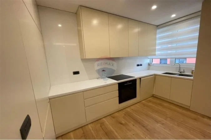 Tirane, jepet me qera apartament 2+1 , 108 m² 1.100 € (Perballe Toptani Center Rruga George Bush, Tiranë)
