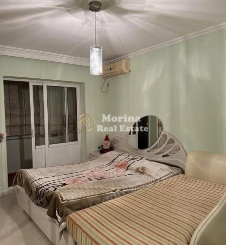 Tirane, jepet me qera apartament 3+1 Kati 4, 100 m² 700 € (Xhamlliku)