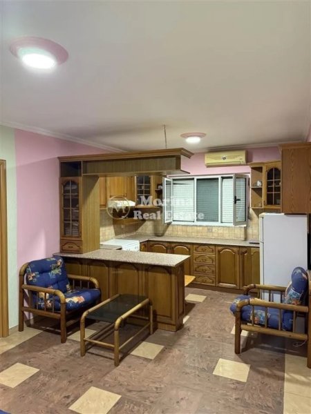 Tirane, jepet me qera apartament 3+1 Kati 4, 100 m² 700 € (Xhamlliku)