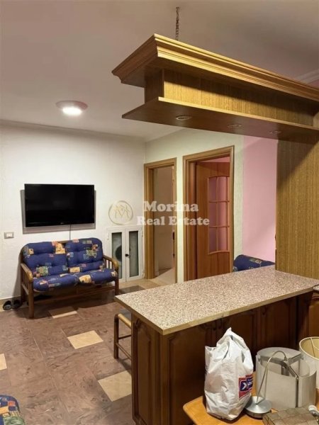 Tirane, jepet me qera apartament 3+1 Kati 4, 100 m² 700 € (Xhamlliku)