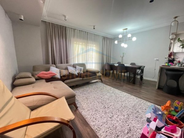 Tirane, shitet apartament Kati 4, 109 m² 240.000 € (21 DHJETORI)