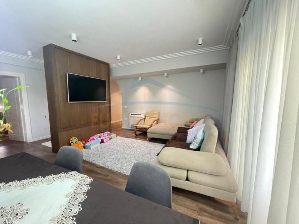 Tirane, shitet apartament Kati 4, 109 m² 240.000 € (21 DHJETORI)