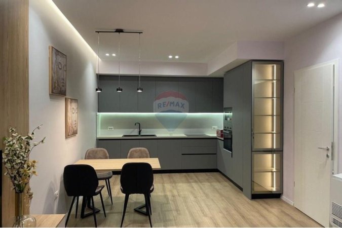 Tirane, jepet me qera apartament 2+1 , 125 m² 1.500 € (Rruga Liqeni i Thatë, Tiranë)