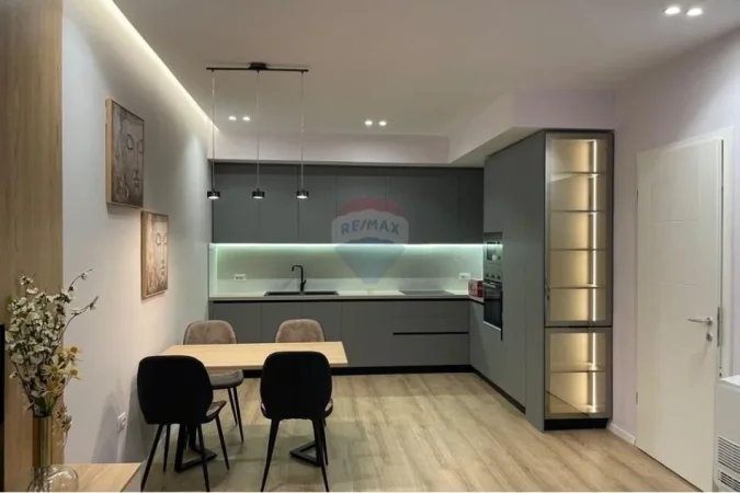Tirane, jepet me qera apartament 2+1 , 125 m² 1.500 € (Rruga Liqeni i Thatë, Tiranë)