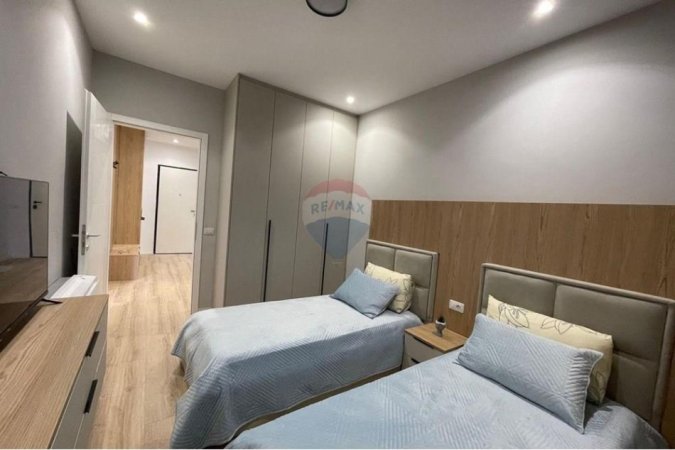 Tirane, jepet me qera apartament 2+1 , 125 m² 1.500 € (Rruga Liqeni i Thatë, Tiranë)