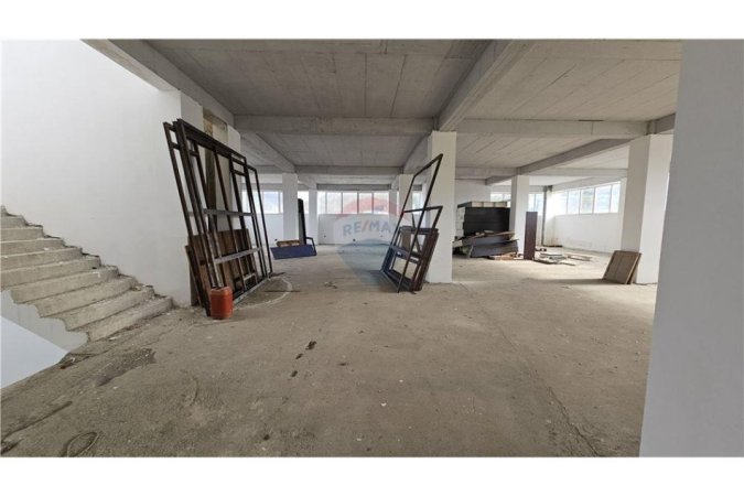 Tirane, jepet me qera magazine Kati 2, 2.981 m² 3.500 € 