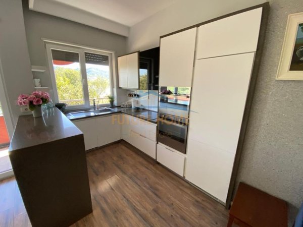 Tirane, shitet apartament Kati 3, 144 m² 900.000 € (PARKU I LIQENIT ARTIFICIAL)