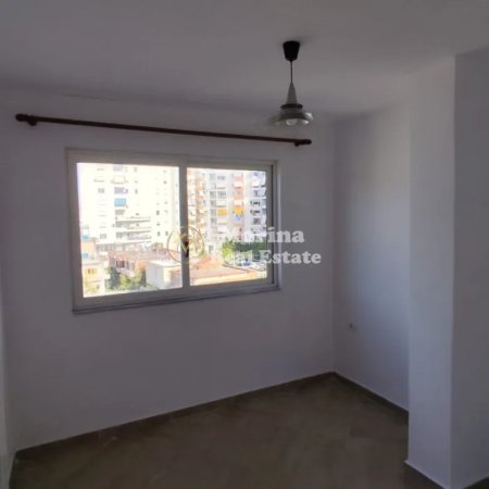 Tirane, jepet me qera apartament 2+1+Ballkon Kati 4, 96 m² 450 € (Rruga Besim Alla, Yzberisht)