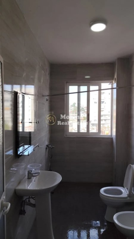 Tirane, jepet me qera apartament 2+1+Ballkon Kati 4, 96 m² 450 € (Rruga Besim Alla, Yzberisht)
