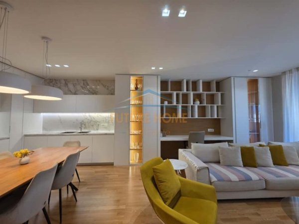 Tirane, jepet me qera apartament 3+1 Kati 6, 1.500 € (Bulevardi Zogu i I)