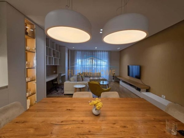 Tirane, jepet me qera apartament 3+1 Kati 6, 1.500 € (Bulevardi Zogu i I)