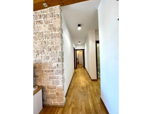 Tirane, shitet apartament Kati 9, 122 m² 300.000 € (LIQENI ARTIFICIAL)