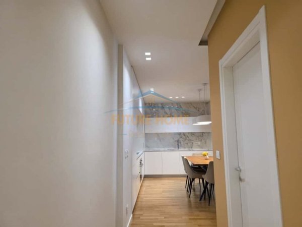 Tirane, jepet me qera apartament 3+1 Kati 6, 1.500 € (Bulevardi Zogu i I)