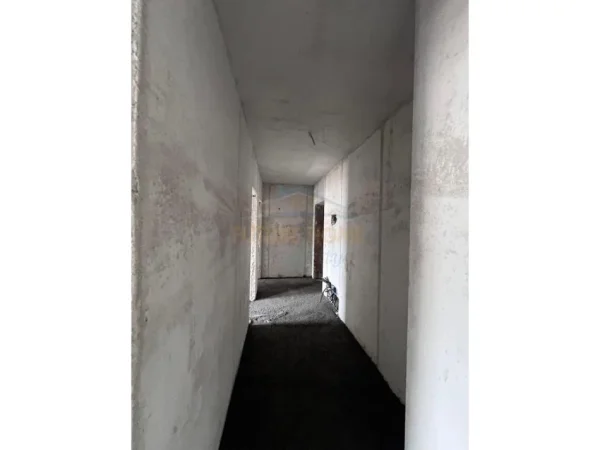 Tirane, shitet apartament Kati 5, 87 m² 105.000 € (UNIVERS CITY)