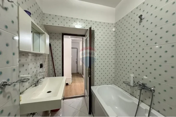Tirane, jepet me qera apartament 1+1 , 60 m² 650 € (Blloku, Tiranë)