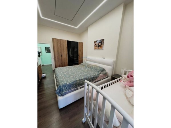 Tirane, shitet Kati 5, 90 m² 155.000 € (FRESK)