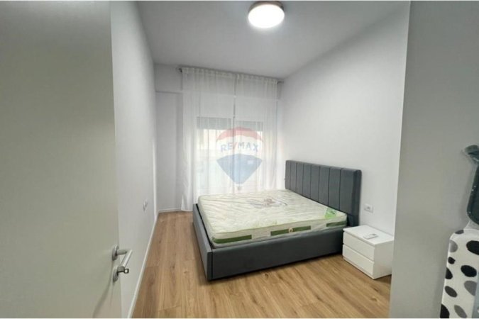 Tirane, jepet me qera apartament 1+1 , 70 m² 450 € (Kompleksi Mangalem, Tiranë)