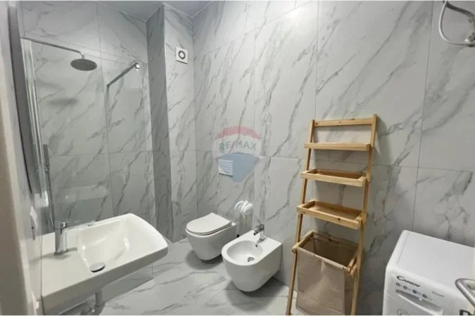 Tirane, jepet me qera apartament 1+1 , 70 m² 450 € (Kompleksi Mangalem, Tiranë)