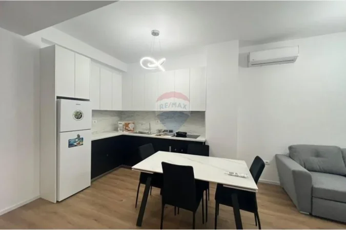 Tirane, jepet me qera apartament 1+1 , 70 m² 450 € (Kompleksi Mangalem, Tiranë)