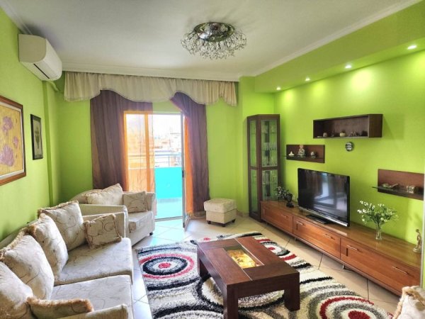 Tirane, jepet me qera apartament 2+1+Ballkon Kati 8, 650 € 