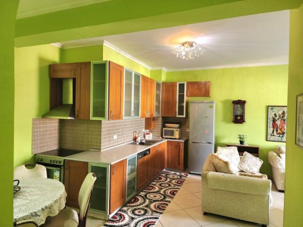 Tirane, jepet me qera apartament 2+1+Ballkon Kati 8, 650 € 