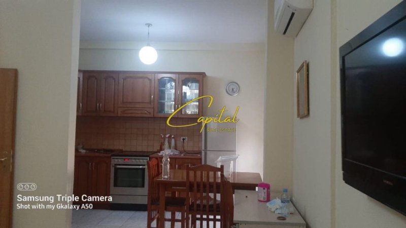 Tirane, jepet me qera apartament 2+1 Kati 2, 100 m² 450 € (5 MAJI)