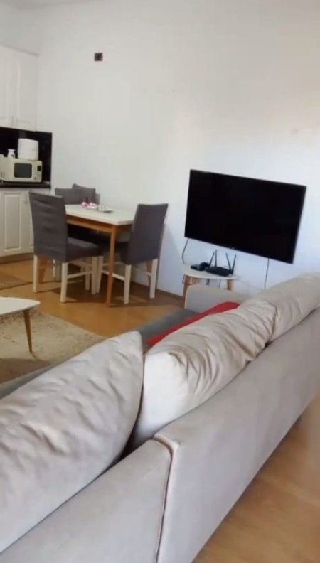 Tirane, jepet me qera apartament 2+1 Kati 2, 360 € 