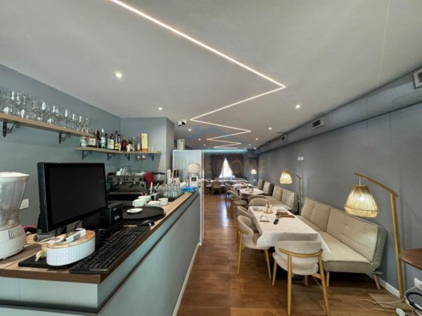 Tirane, shitet bar-resorant Kati 0, 82 m² 42.000 € (Komuna e Parisit)